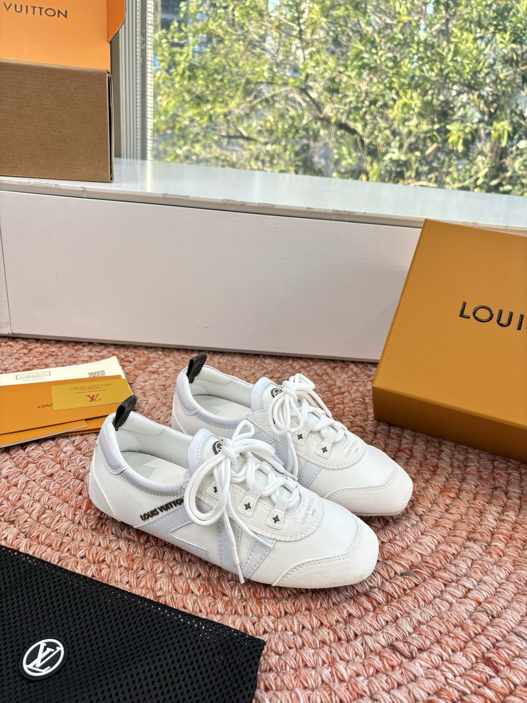 🌾G000所见即所得2026年春夏秀场上推出的 LV Footprint Soccer 芭蕾运动鞋是 P