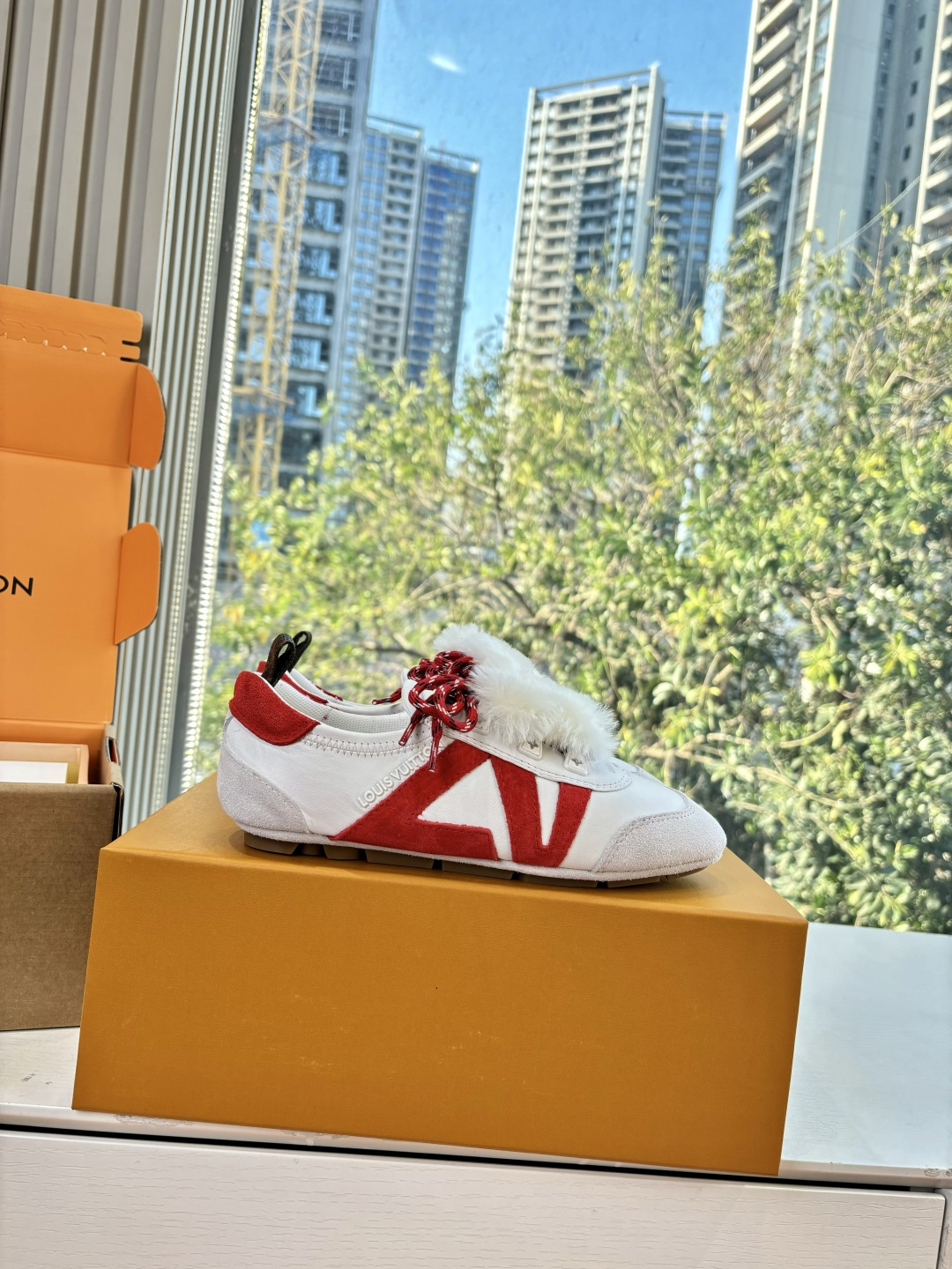 🌾G000所见即所得2026年春夏秀场上推出的 LV Footprint Soccer 芭蕾运动鞋是 P