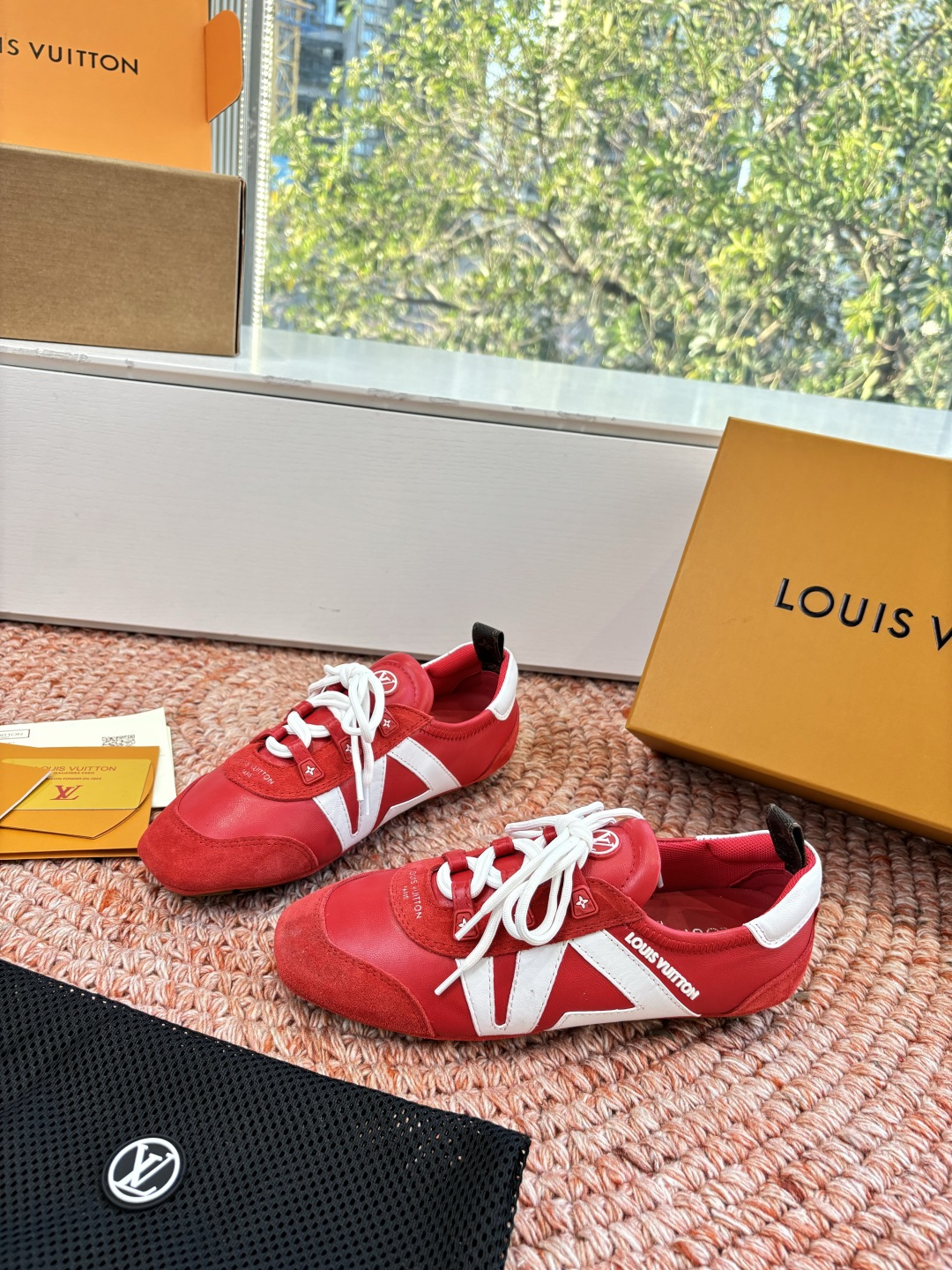 🌾G000所见即所得2026年春夏秀场上推出的 LV Footprint Soccer 芭蕾运动鞋是 P