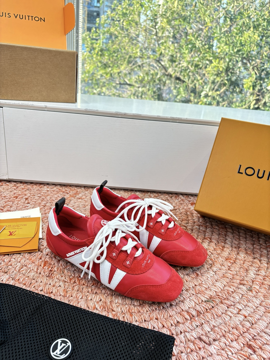 🌾G000所见即所得2026年春夏秀场上推出的 LV Footprint Soccer 芭蕾运动鞋是 P