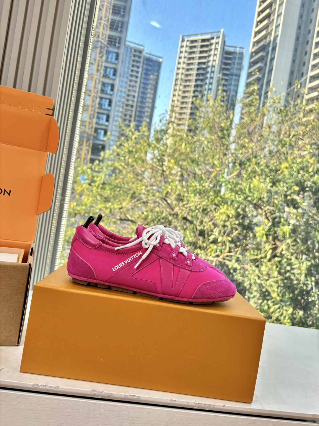 🌾G000所见即所得2026年春夏秀场上推出的 LV Footprint Soccer 芭蕾运动鞋是 P
