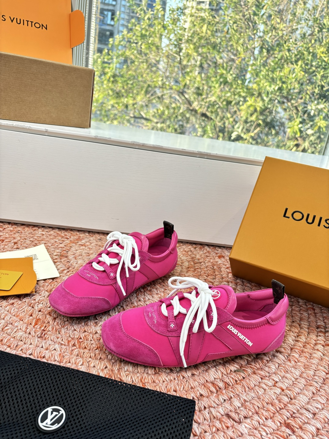 🌾G000所见即所得2026年春夏秀场上推出的 LV Footprint Soccer 芭蕾运动鞋是 P
