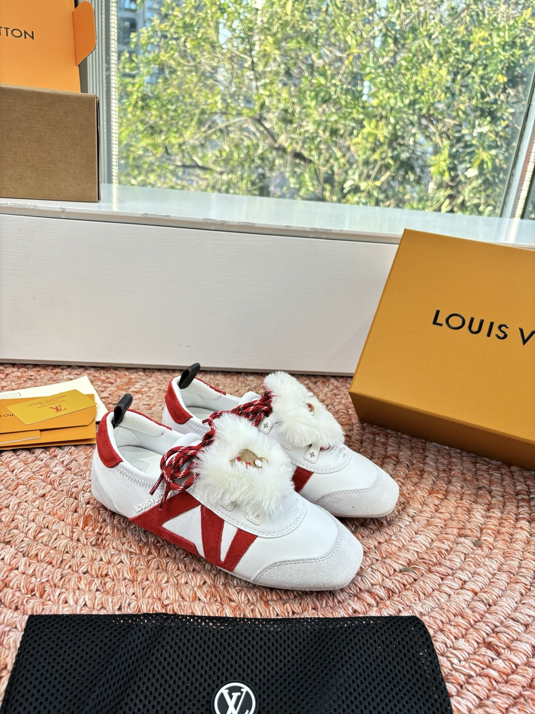 🌾G000所见即所得2026年春夏秀场上推出的 LV Footprint Soccer 芭蕾运动鞋是 P