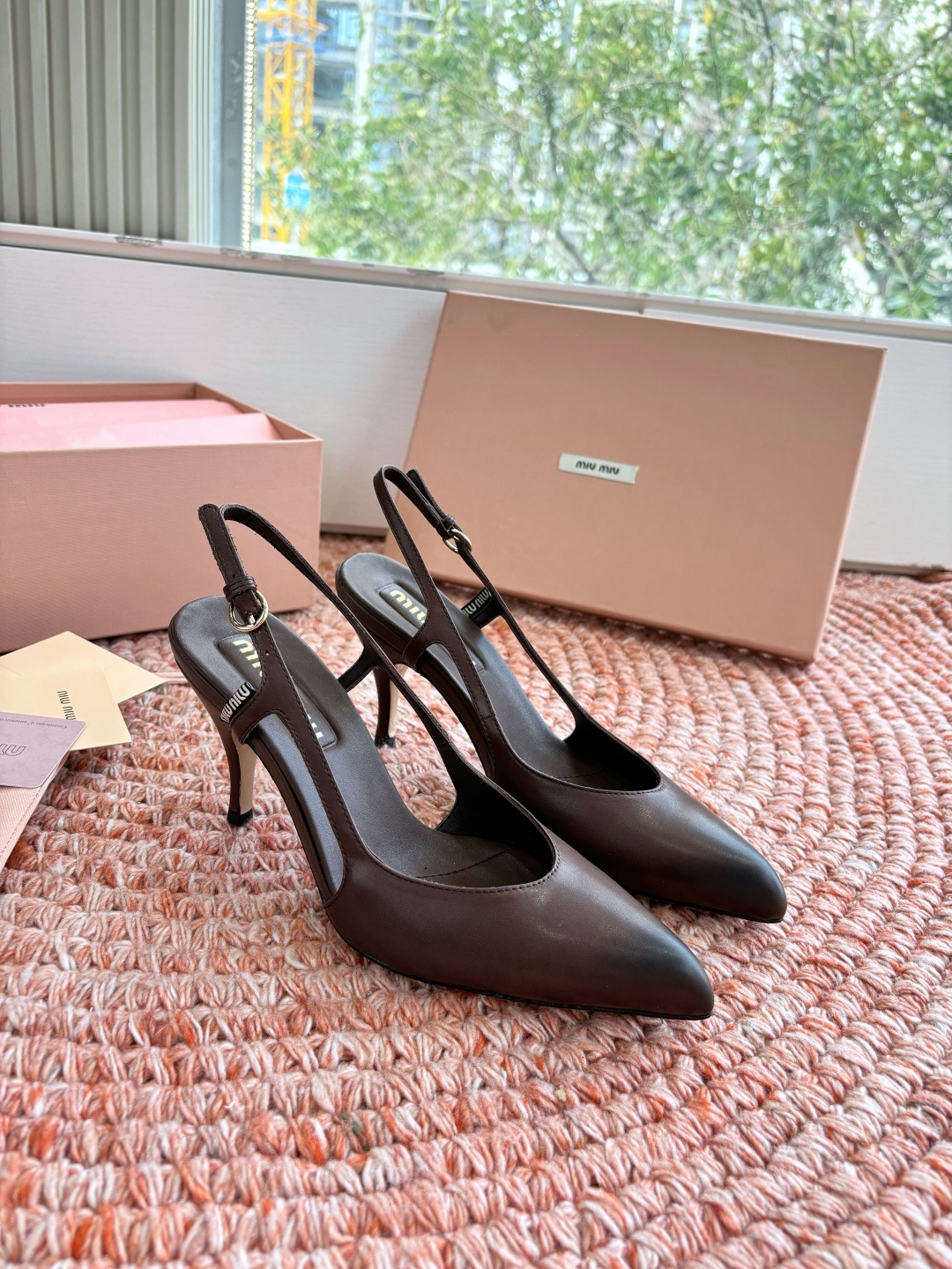 🌾G318原版一比一复刻顶级Miu Miu 26春夏/尖头高跟单鞋包头凉鞋和低跟后空芭玛丽珍单鞋一眼看上