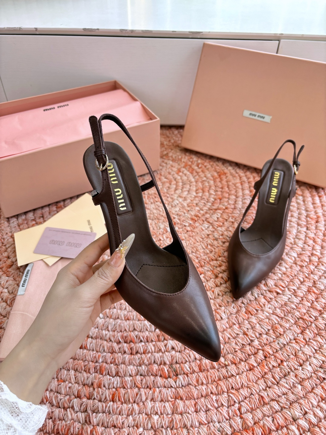 🌾G318原版一比一复刻顶级Miu Miu 26春夏/尖头高跟单鞋包头凉鞋和低跟后空芭玛丽珍单鞋一眼看上