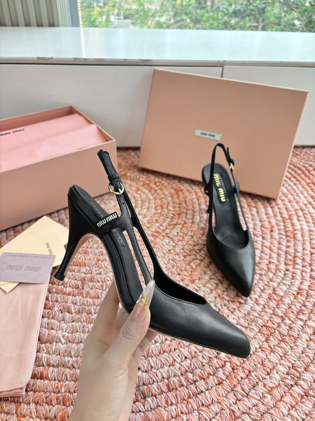 🌾G318原版一比一复刻顶级Miu Miu 26春夏/尖头高跟单鞋包头凉鞋和低跟后空芭玛丽珍单鞋一眼看上