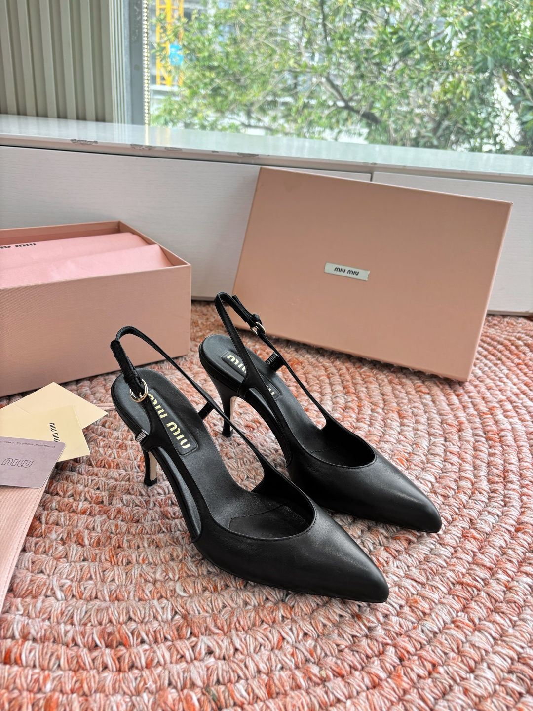 🌾G318原版一比一复刻顶级Miu Miu 26春夏/尖头高跟单鞋包头凉鞋和低跟后空芭玛丽珍单鞋一眼看上