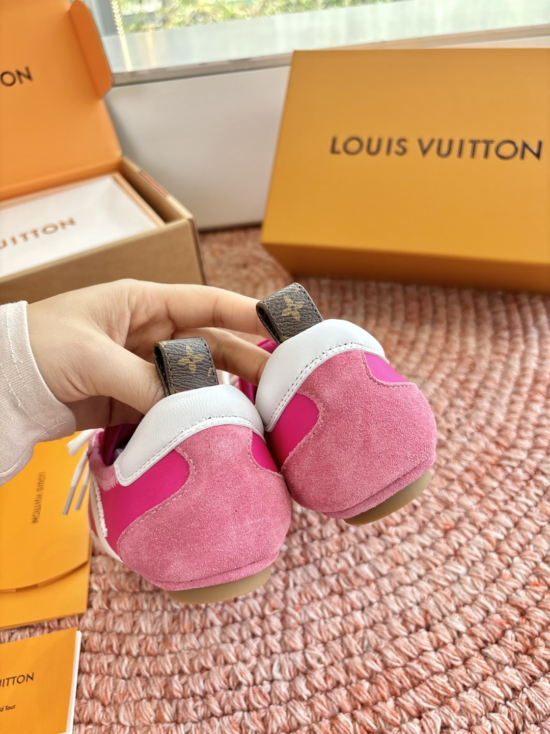 🌾G000所见即所得2026年春夏秀场上推出的 LV Footprint Soccer 芭蕾运动鞋是 P