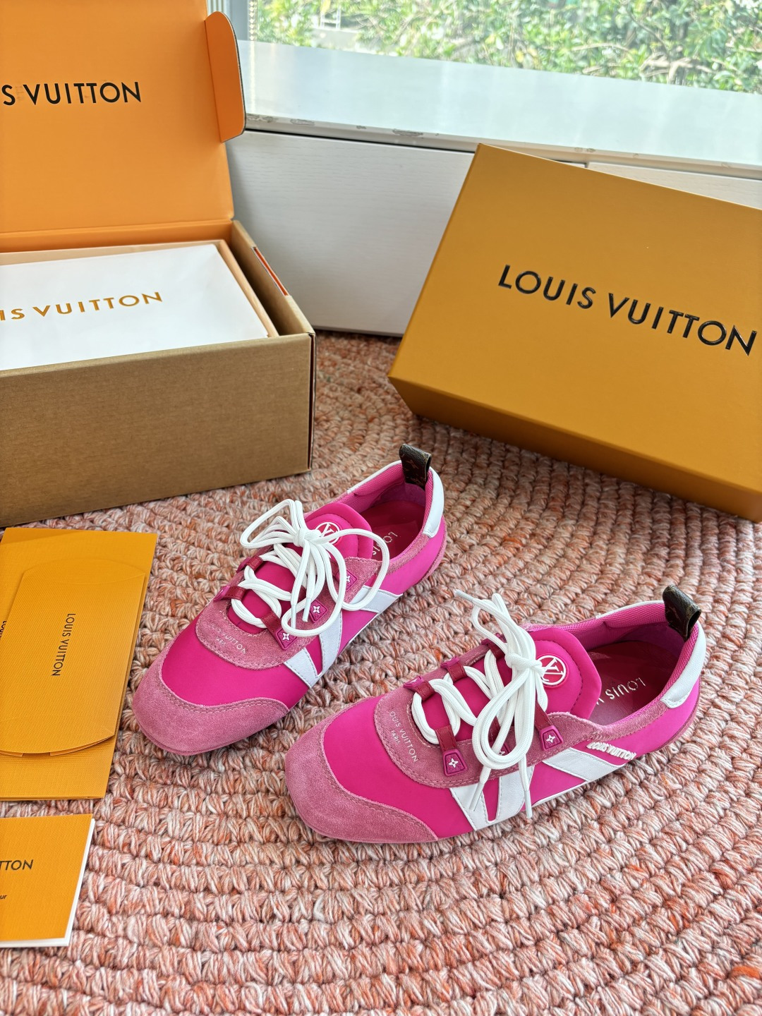 🌾G000所见即所得2026年春夏秀场上推出的 LV Footprint Soccer 芭蕾运动鞋是 P