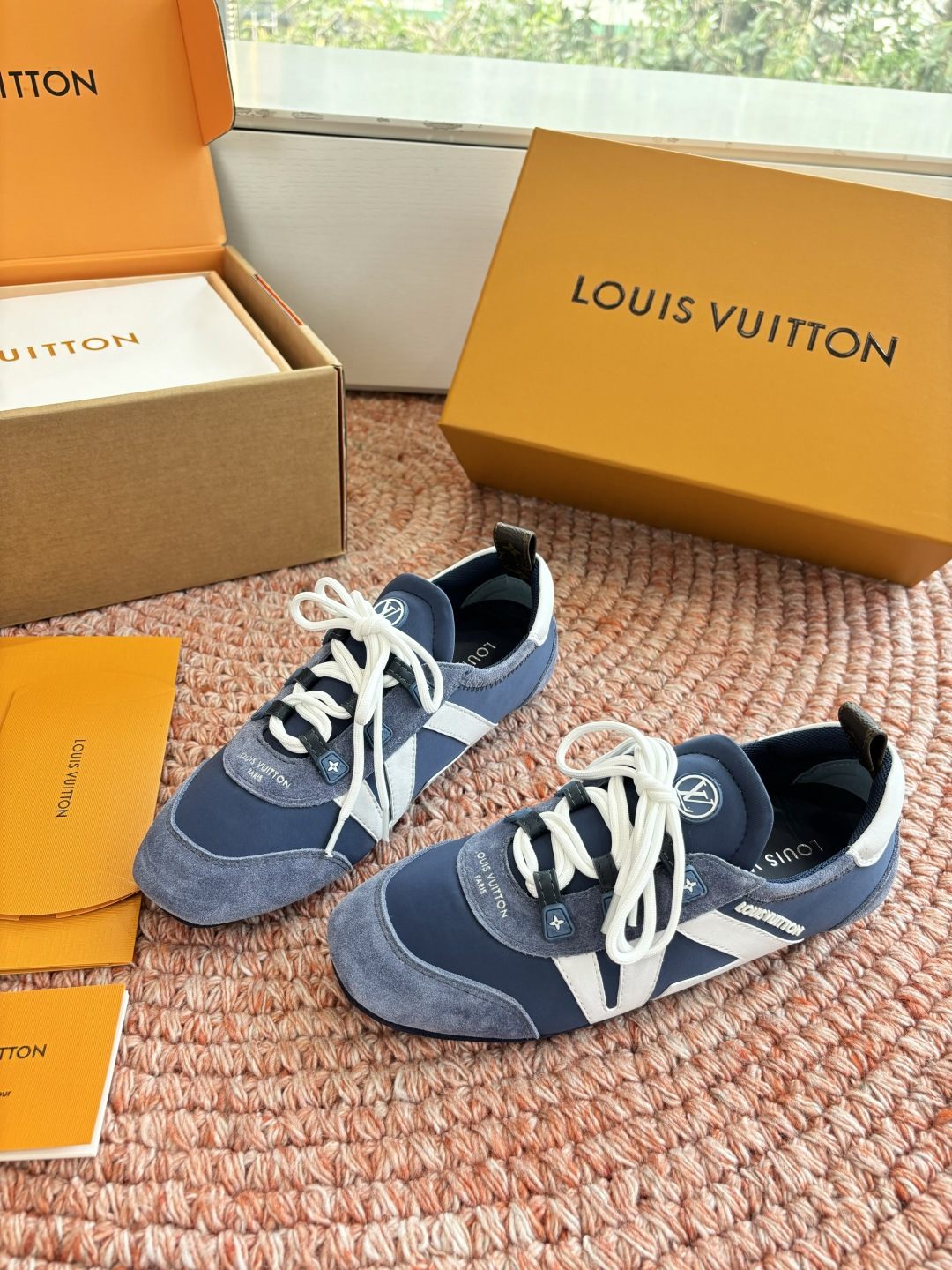 🌾G000所见即所得2026年春夏秀场上推出的 LV Footprint Soccer 芭蕾运动鞋是 P