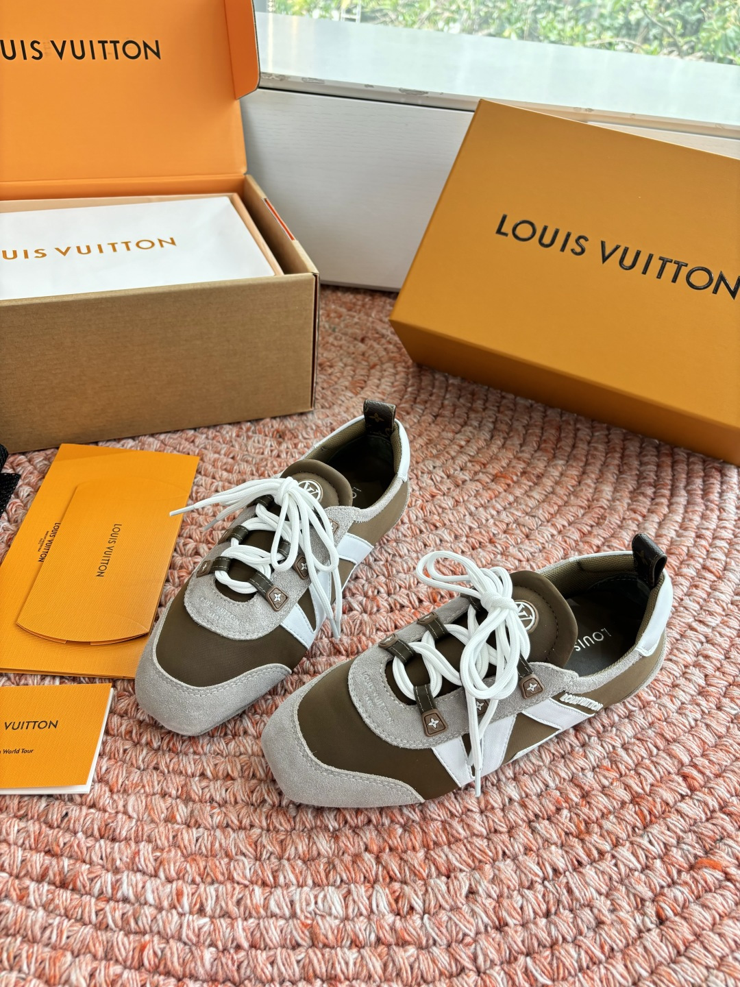 🌾G000所见即所得2026年春夏秀场上推出的 LV Footprint Soccer 芭蕾运动鞋是 P