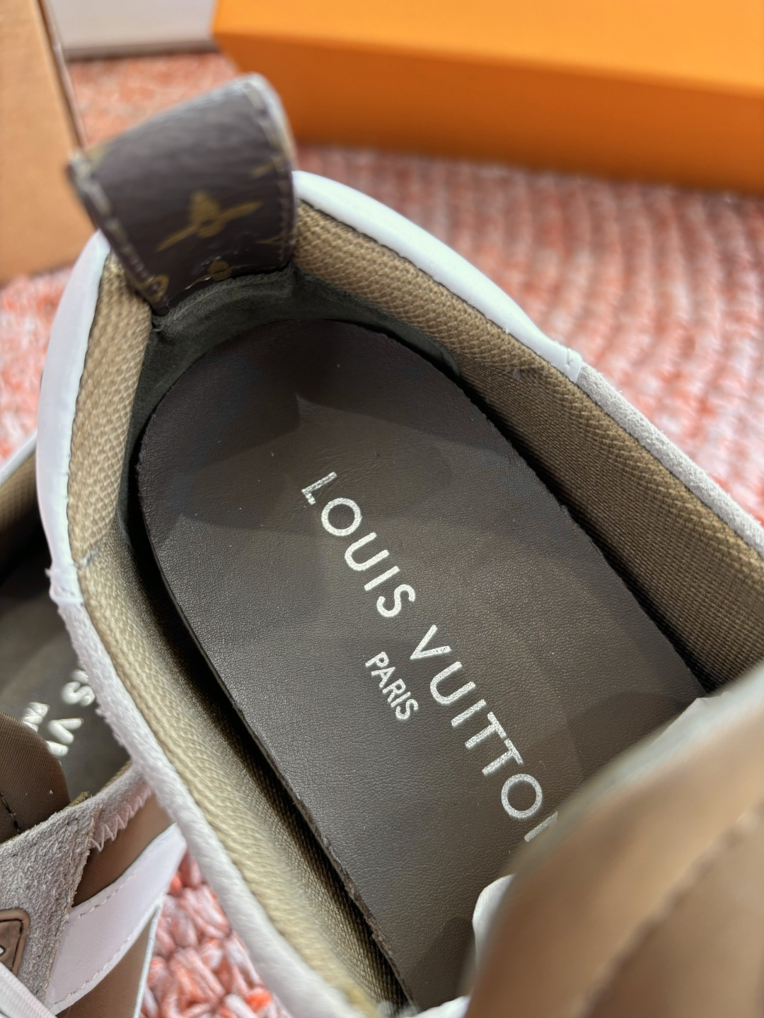 🌾G000所见即所得2026年春夏秀场上推出的 LV Footprint Soccer 芭蕾运动鞋是 P