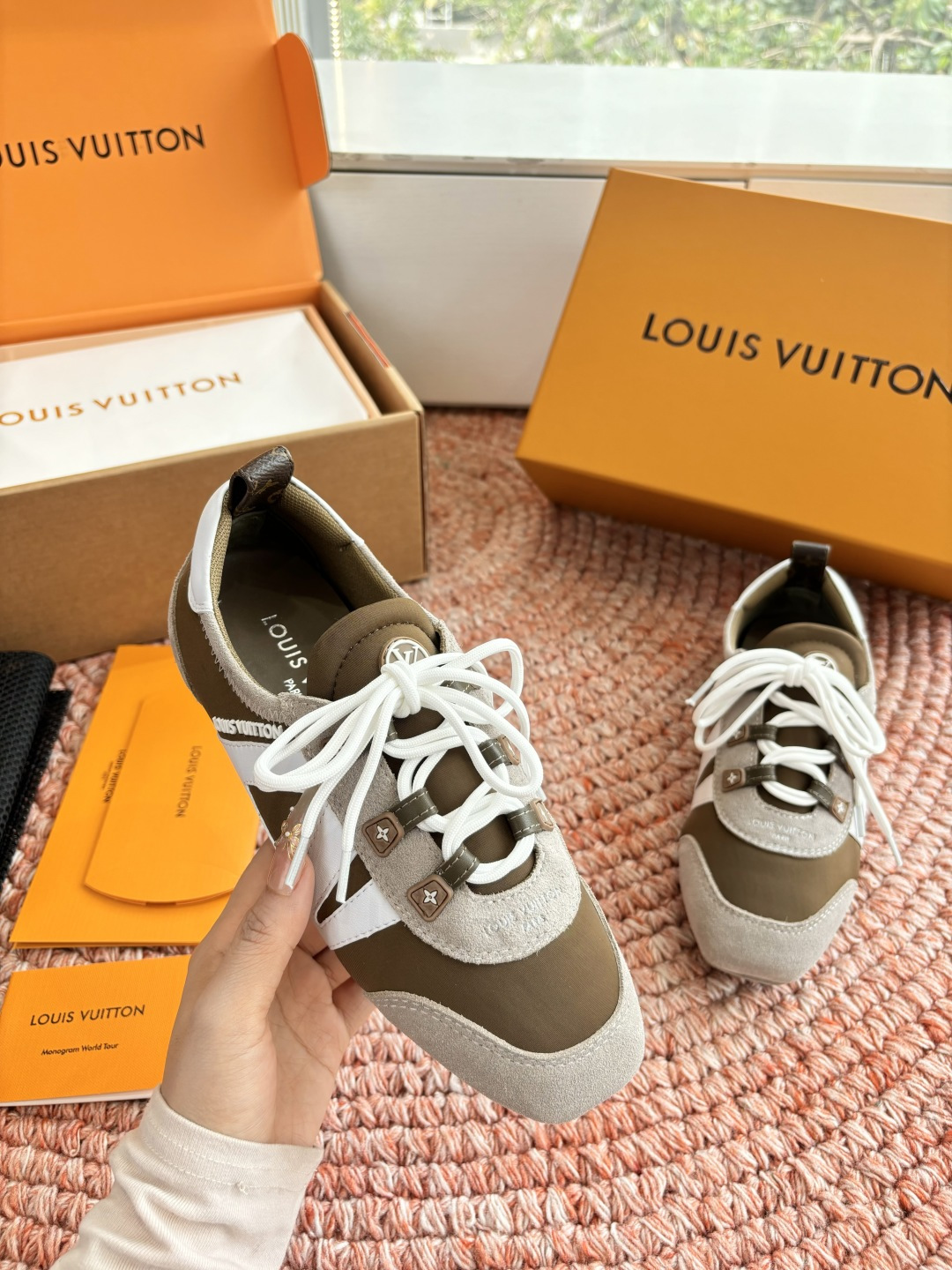 🌾G000所见即所得2026年春夏秀场上推出的 LV Footprint Soccer 芭蕾运动鞋是 P