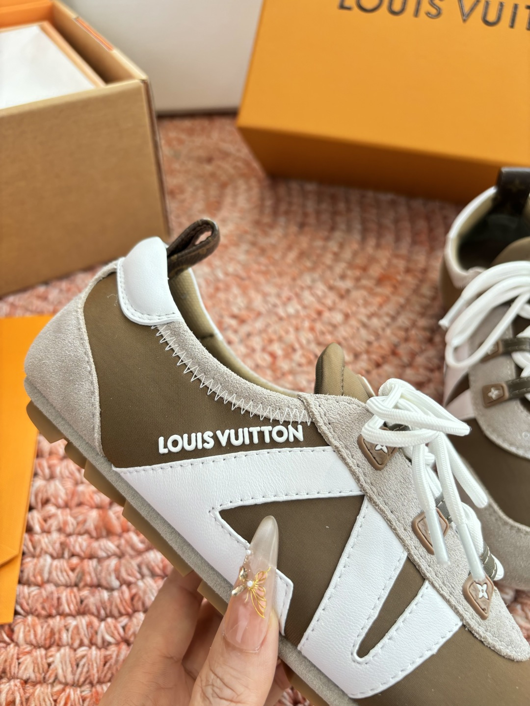 🌾G000所见即所得2026年春夏秀场上推出的 LV Footprint Soccer 芭蕾运动鞋是 P