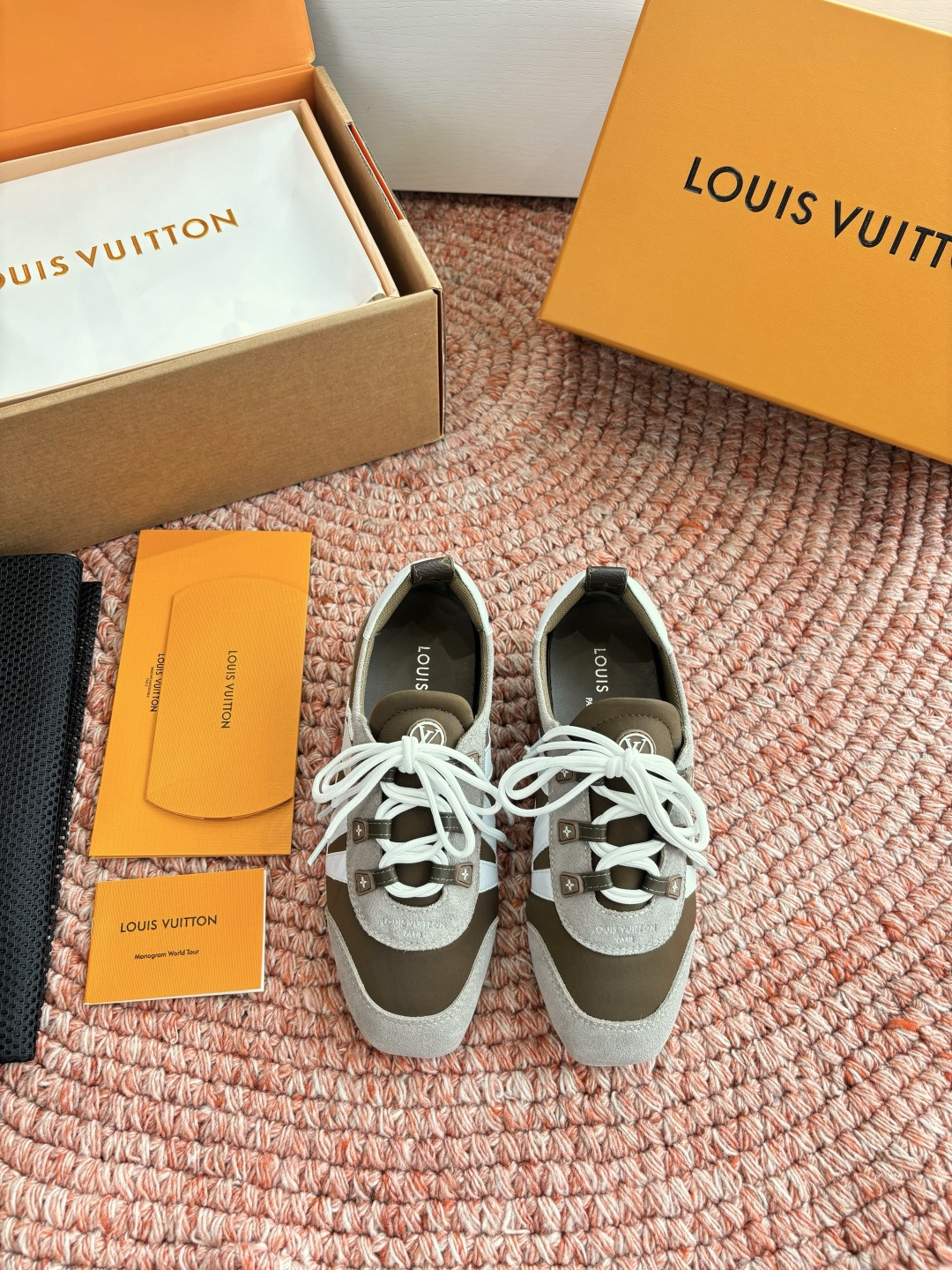 🌾G000所见即所得2026年春夏秀场上推出的 LV Footprint Soccer 芭蕾运动鞋是 P