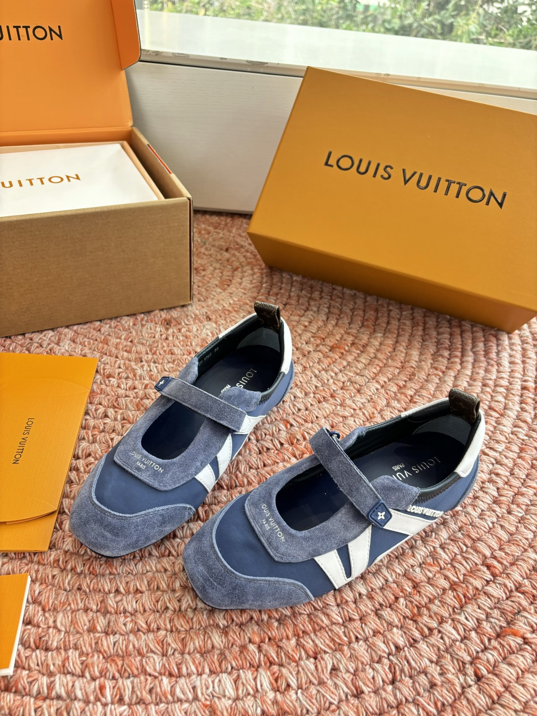 🌾G000所见即所得2026年春夏秀场上推出的 LV Footprint Soccer 芭蕾运动鞋是 P