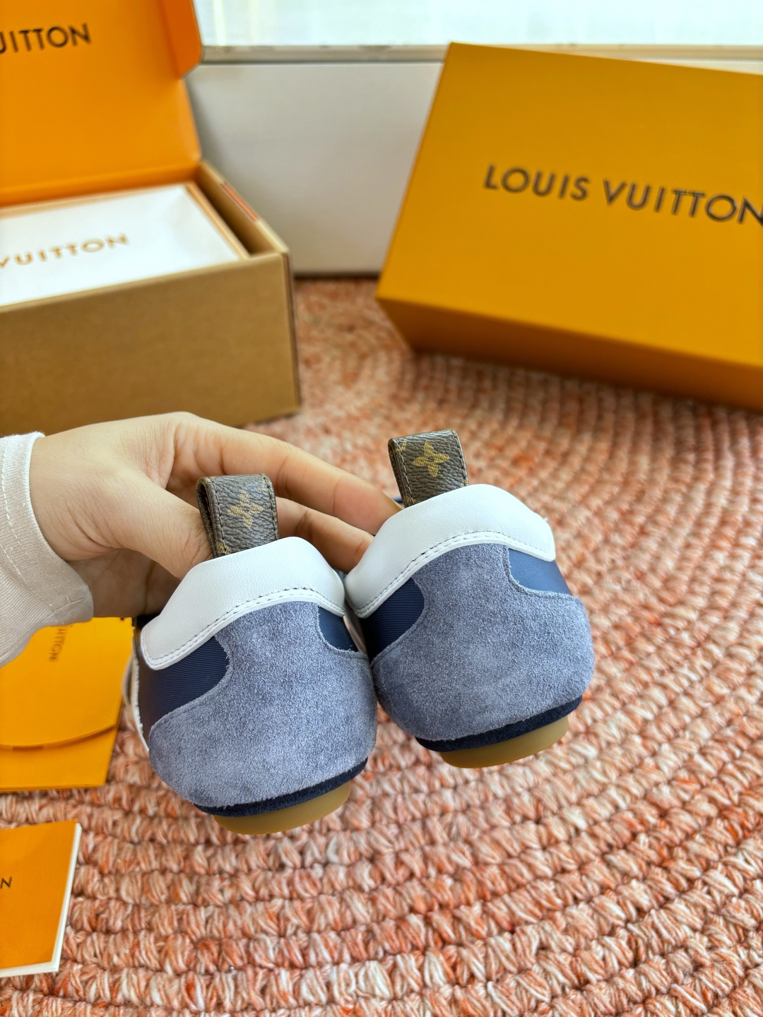 🌾G000所见即所得2026年春夏秀场上推出的 LV Footprint Soccer 芭蕾运动鞋是 P