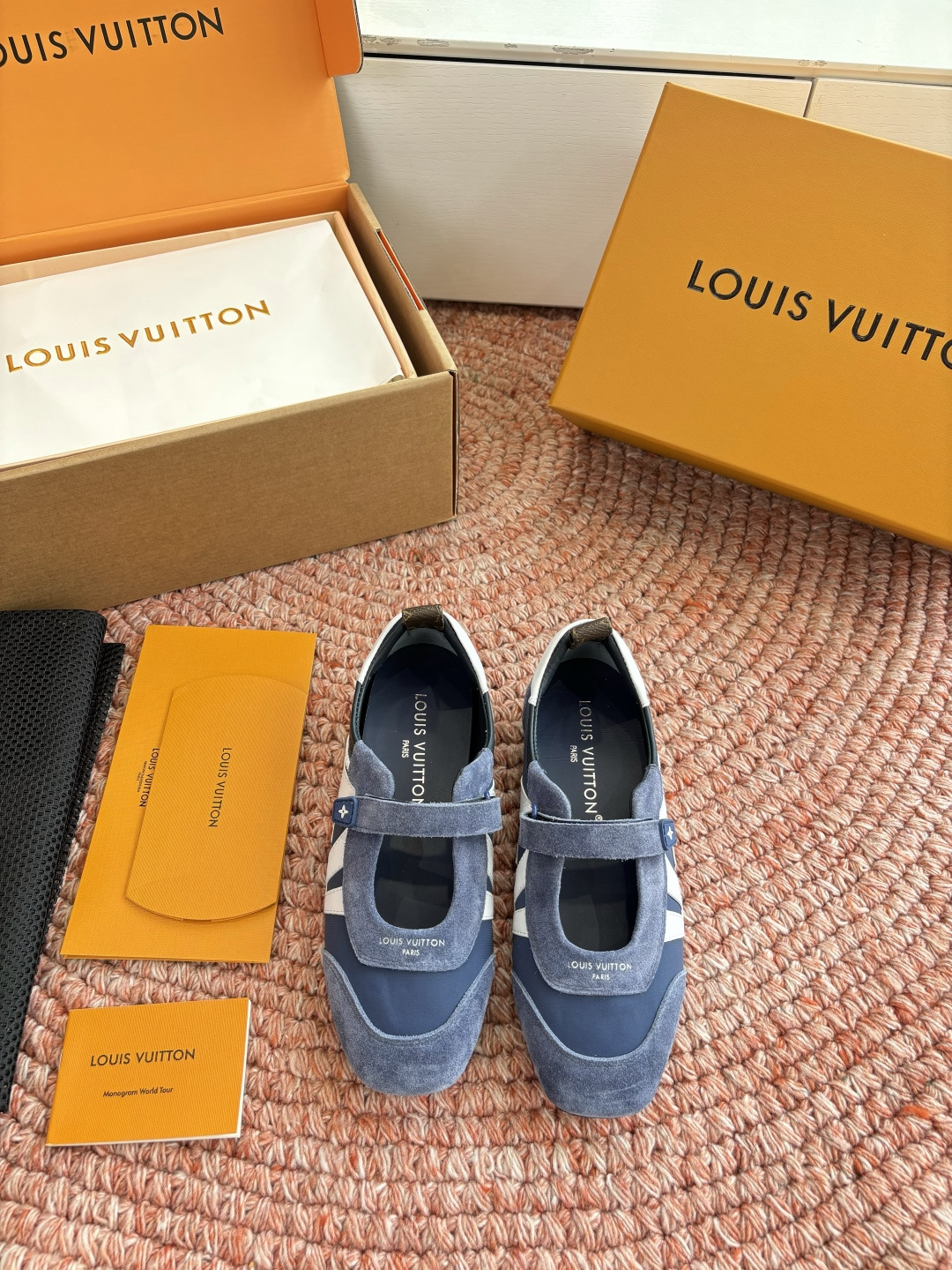 🌾G000所见即所得2026年春夏秀场上推出的 LV Footprint Soccer 芭蕾运动鞋是 P
