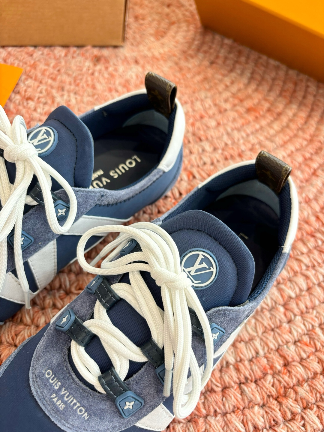 🌾G000所见即所得2026年春夏秀场上推出的 LV Footprint Soccer 芭蕾运动鞋是 P