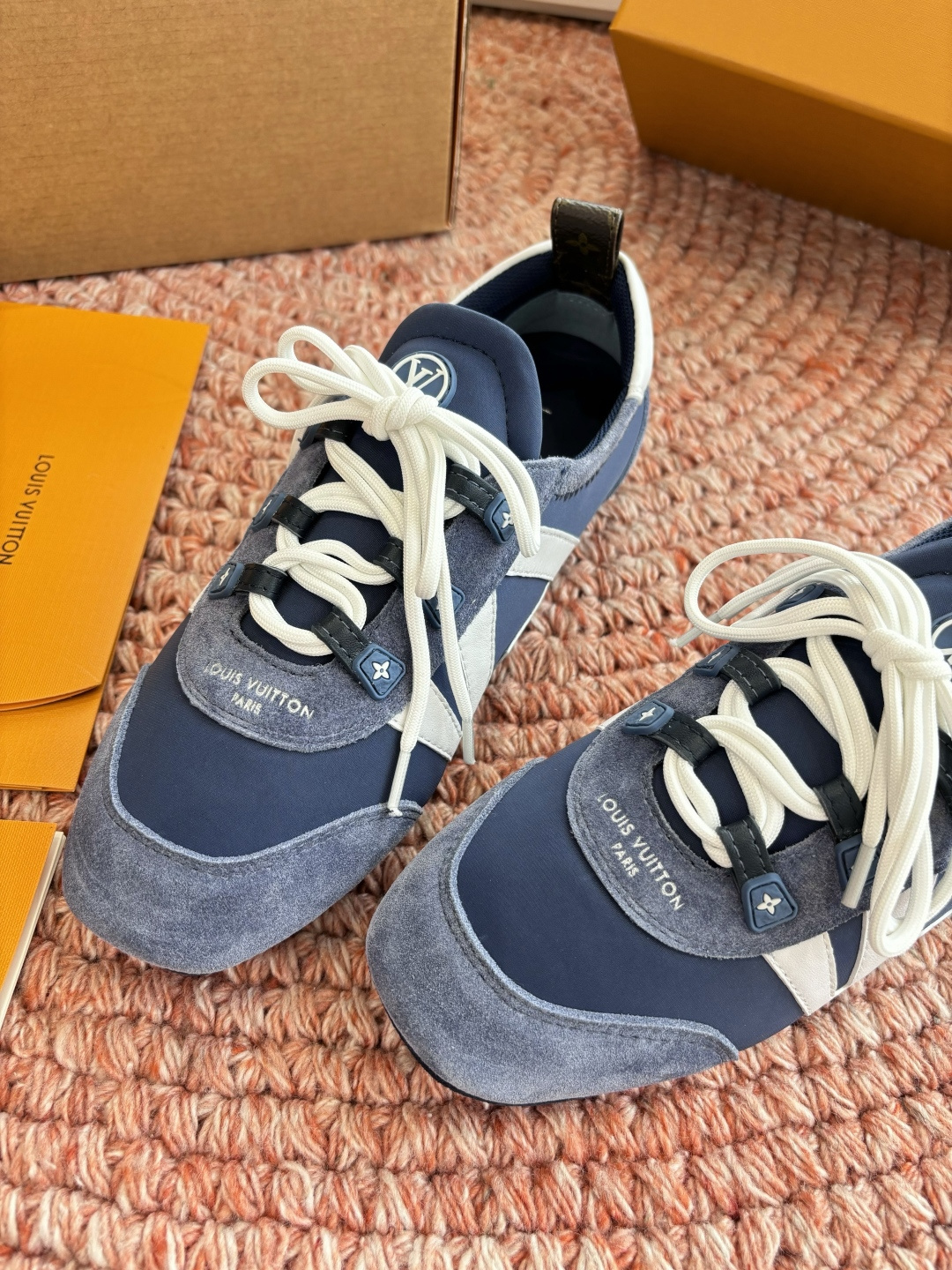 🌾G000所见即所得2026年春夏秀场上推出的 LV Footprint Soccer 芭蕾运动鞋是 P