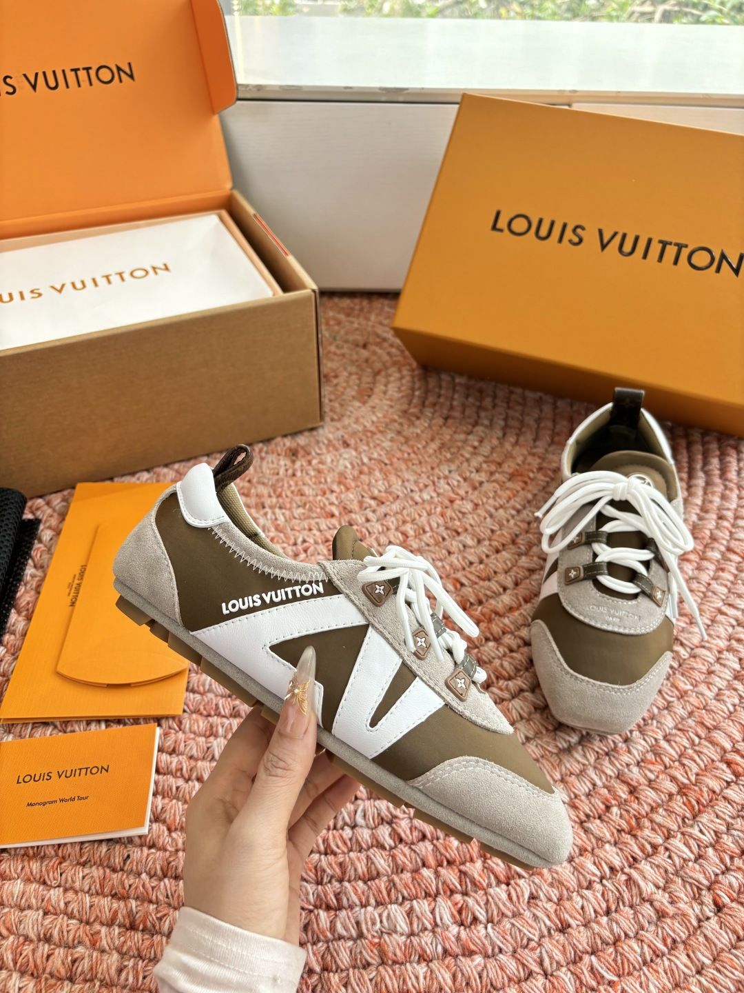 🌾G000所见即所得2026年春夏秀场上推出的 LV Footprint Soccer 芭蕾运动鞋是 P