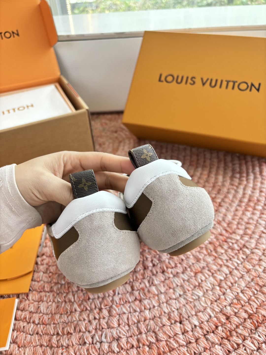 🌾G000所见即所得2026年春夏秀场上推出的 LV Footprint Soccer 芭蕾运动鞋是 P