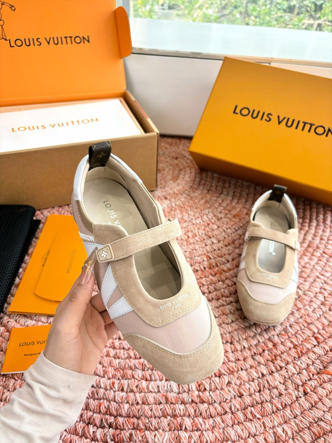 🌾G000所见即所得2026年春夏秀场上推出的 LV Footprint Soccer 芭蕾运动鞋是 P