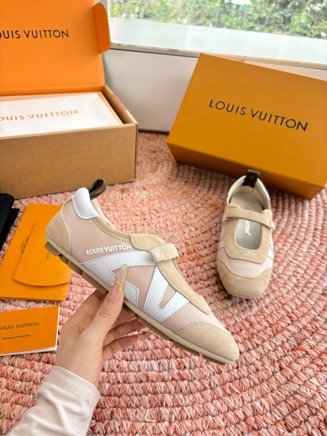 🌾G000所见即所得2026年春夏秀场上推出的 LV Footprint Soccer 芭蕾运动鞋是 P