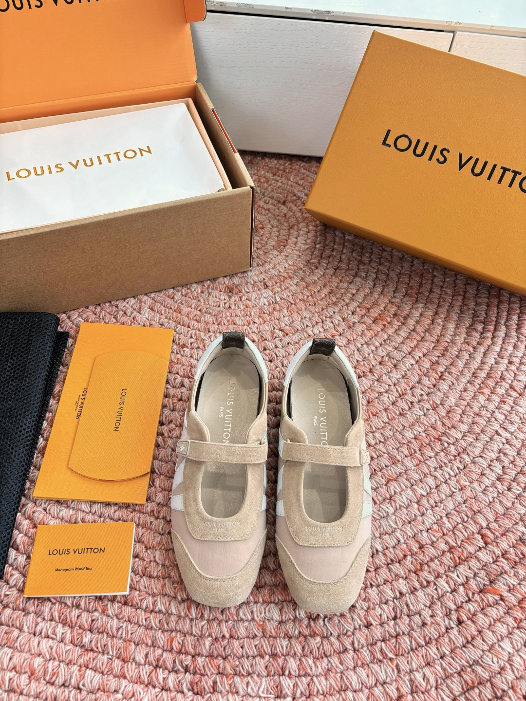 🌾G000所见即所得2026年春夏秀场上推出的 LV Footprint Soccer 芭蕾运动鞋是 P