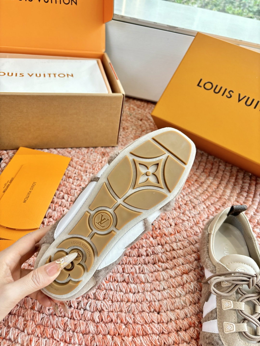 🌾G000所见即所得2026年春夏秀场上推出的 LV Footprint Soccer 芭蕾运动鞋是 P