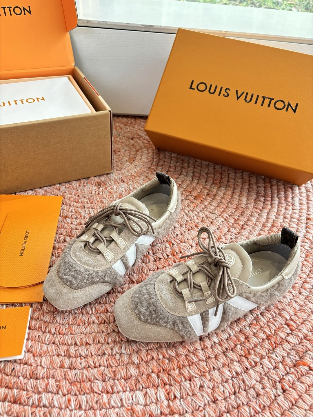 🌾G000所见即所得2026年春夏秀场上推出的 LV Footprint Soccer 芭蕾运动鞋是 P