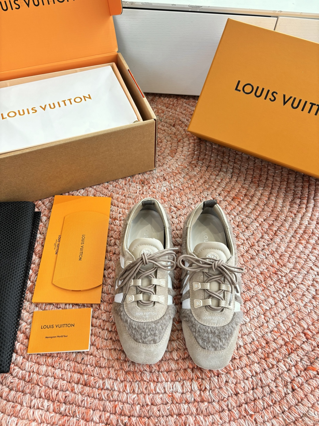🌾G000所见即所得2026年春夏秀场上推出的 LV Footprint Soccer 芭蕾运动鞋是 P