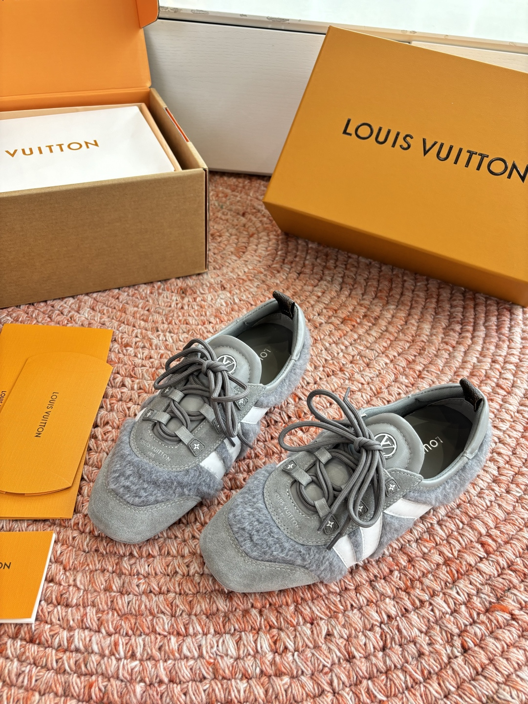 🌾G000所见即所得2026年春夏秀场上推出的 LV Footprint Soccer 芭蕾运动鞋是 P