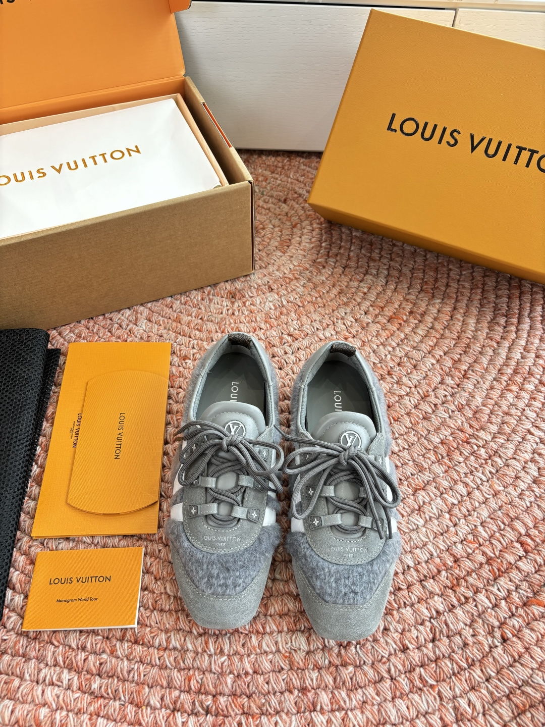 🌾G000所见即所得2026年春夏秀场上推出的 LV Footprint Soccer 芭蕾运动鞋是 P