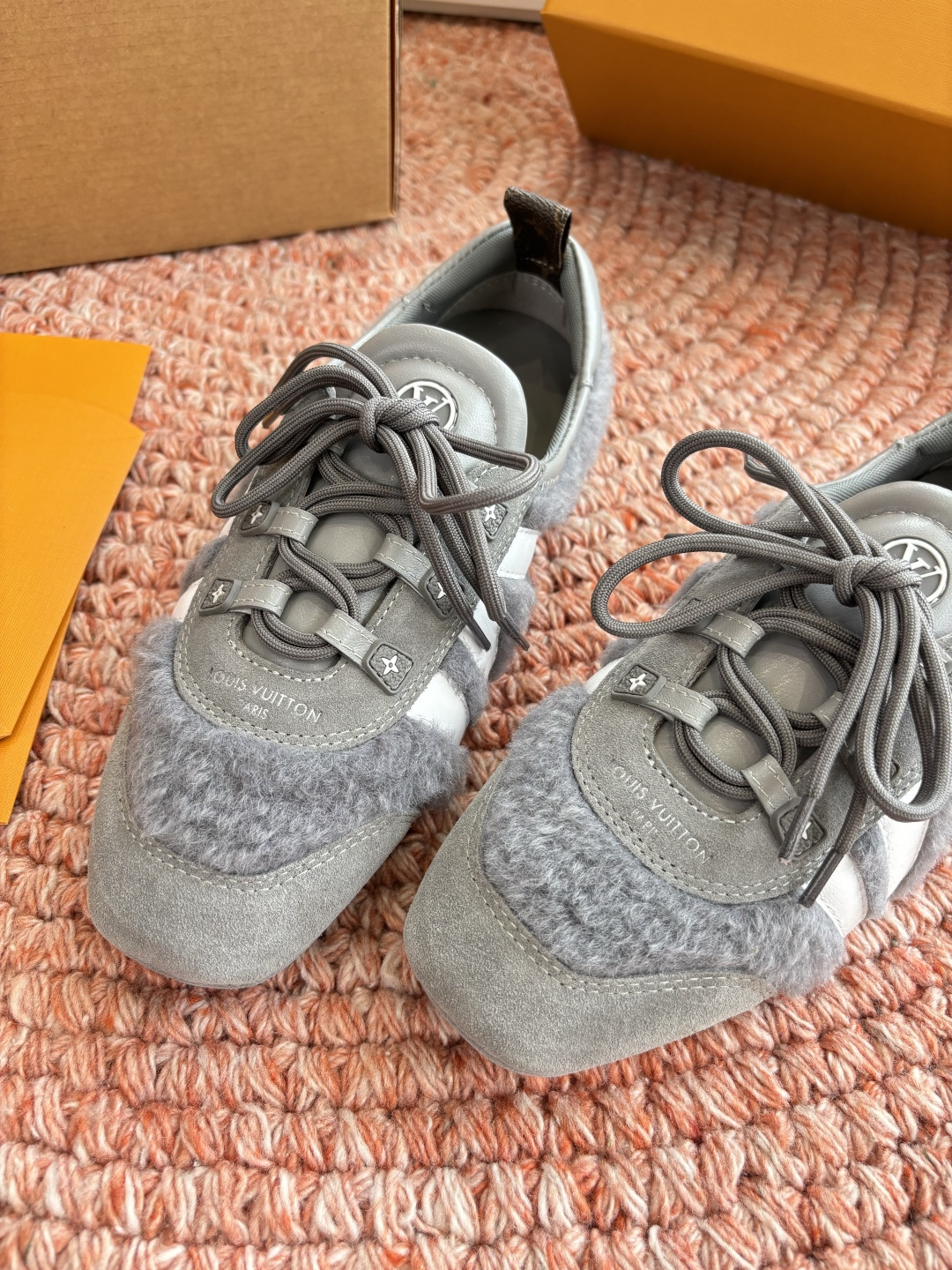 🌾G000所见即所得2026年春夏秀场上推出的 LV Footprint Soccer 芭蕾运动鞋是 P
