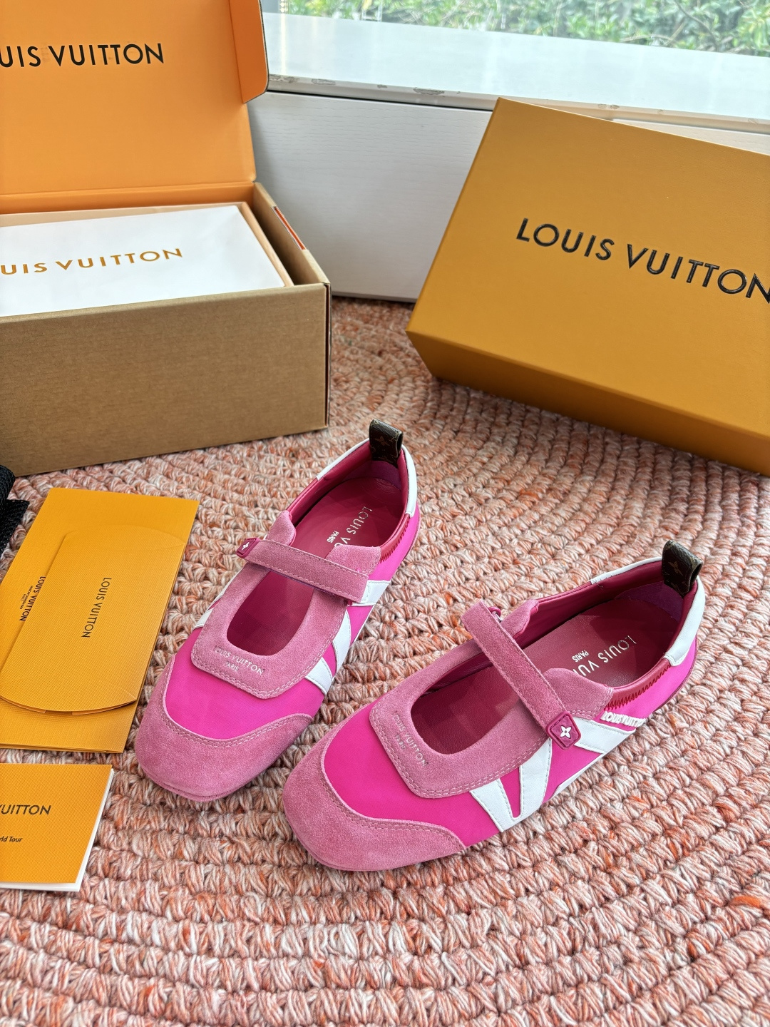 🌾G000所见即所得2026年春夏秀场上推出的 LV Footprint Soccer 芭蕾运动鞋是 P