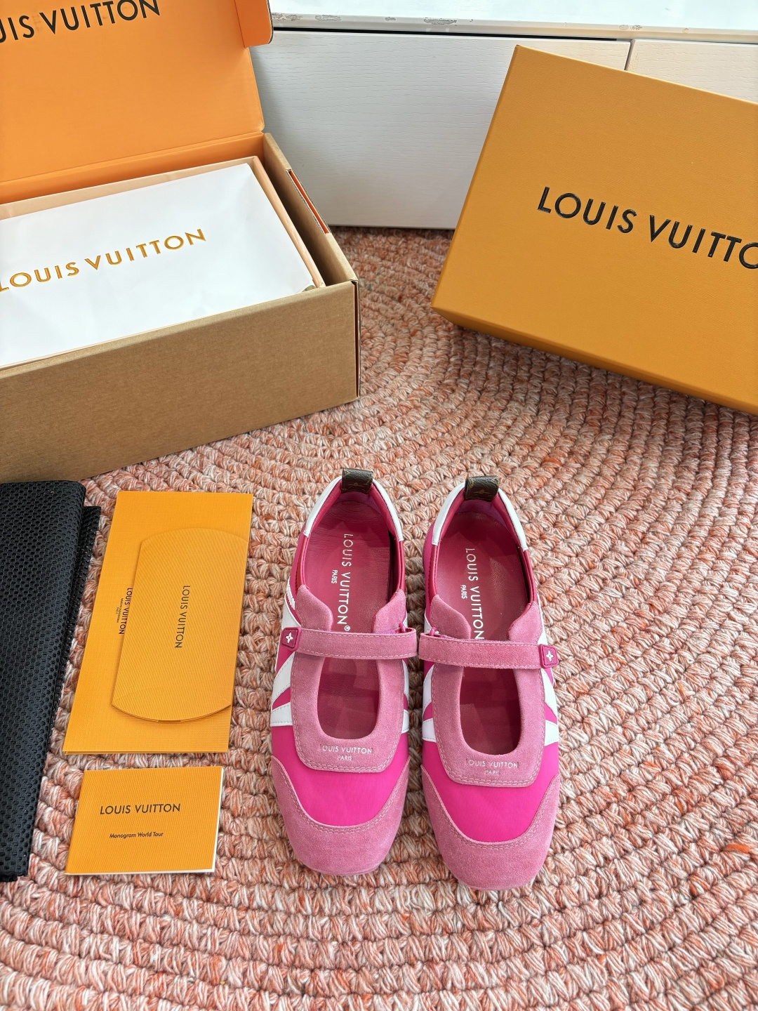 🌾G000所见即所得2026年春夏秀场上推出的 LV Footprint Soccer 芭蕾运动鞋是 P