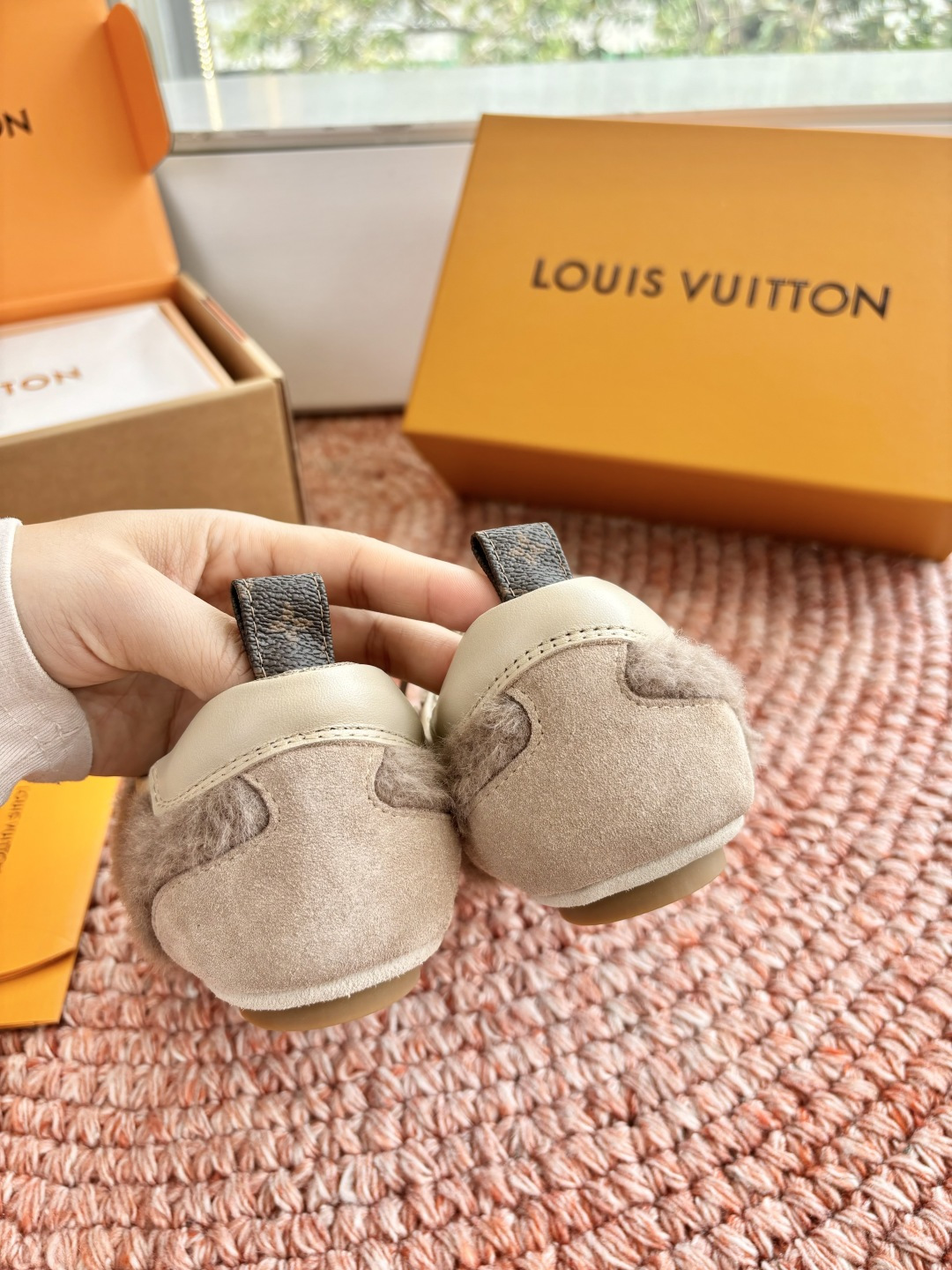 🌾G000所见即所得2026年春夏秀场上推出的 LV Footprint Soccer 芭蕾运动鞋是 P