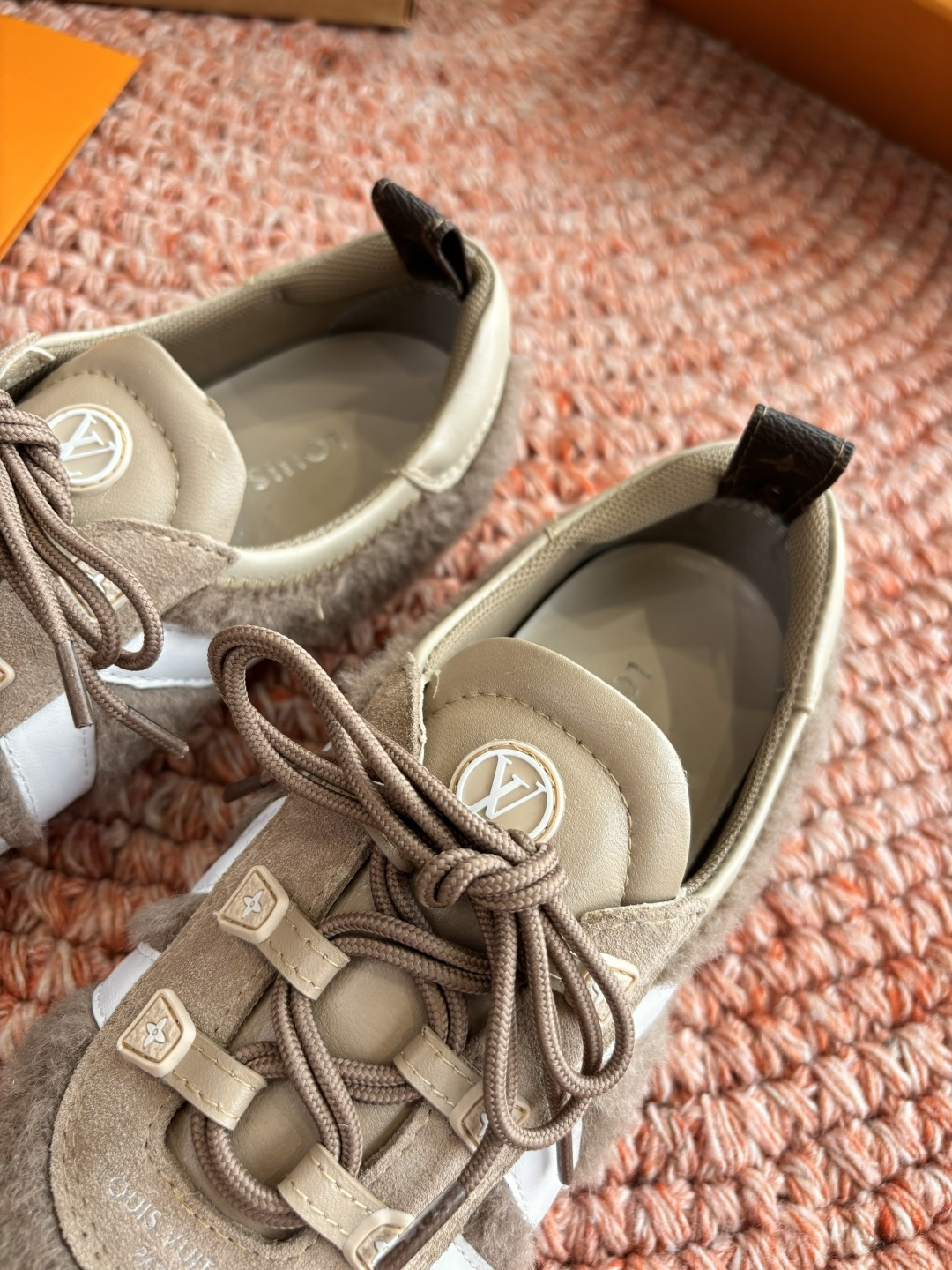 🌾G000所见即所得2026年春夏秀场上推出的 LV Footprint Soccer 芭蕾运动鞋是 P