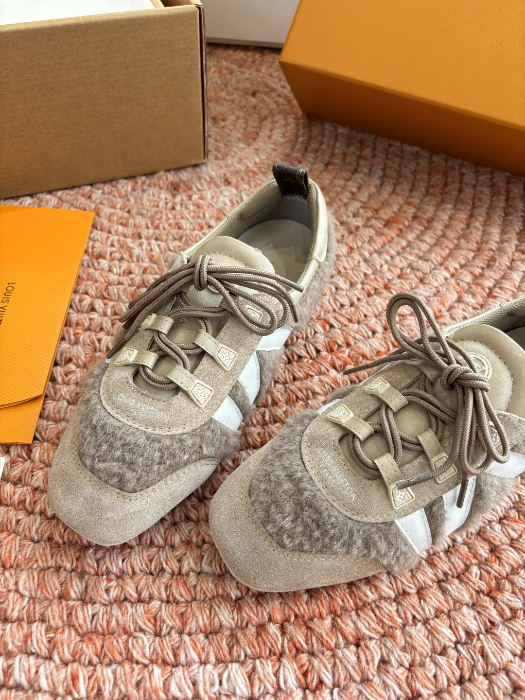 🌾G000所见即所得2026年春夏秀场上推出的 LV Footprint Soccer 芭蕾运动鞋是 P