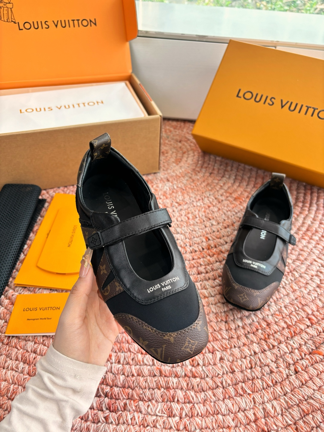🌾G000所见即所得2026年春夏秀场上推出的 LV Footprint Soccer 芭蕾运动鞋是 P