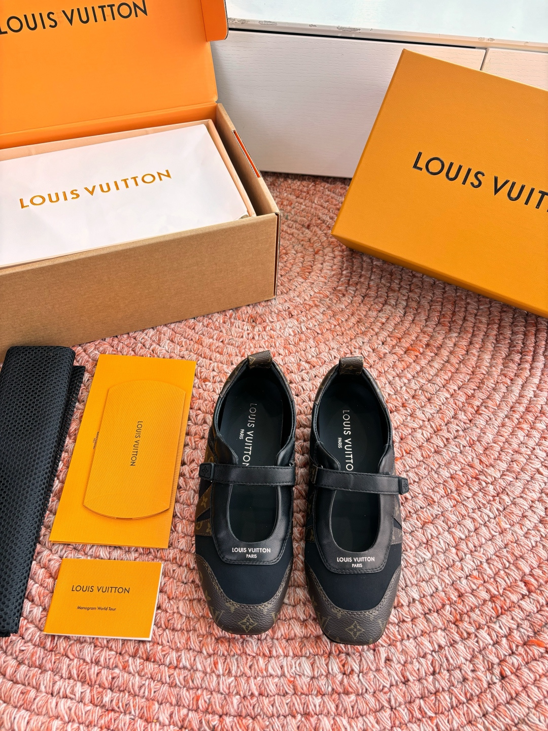🌾G000所见即所得2026年春夏秀场上推出的 LV Footprint Soccer 芭蕾运动鞋是 P