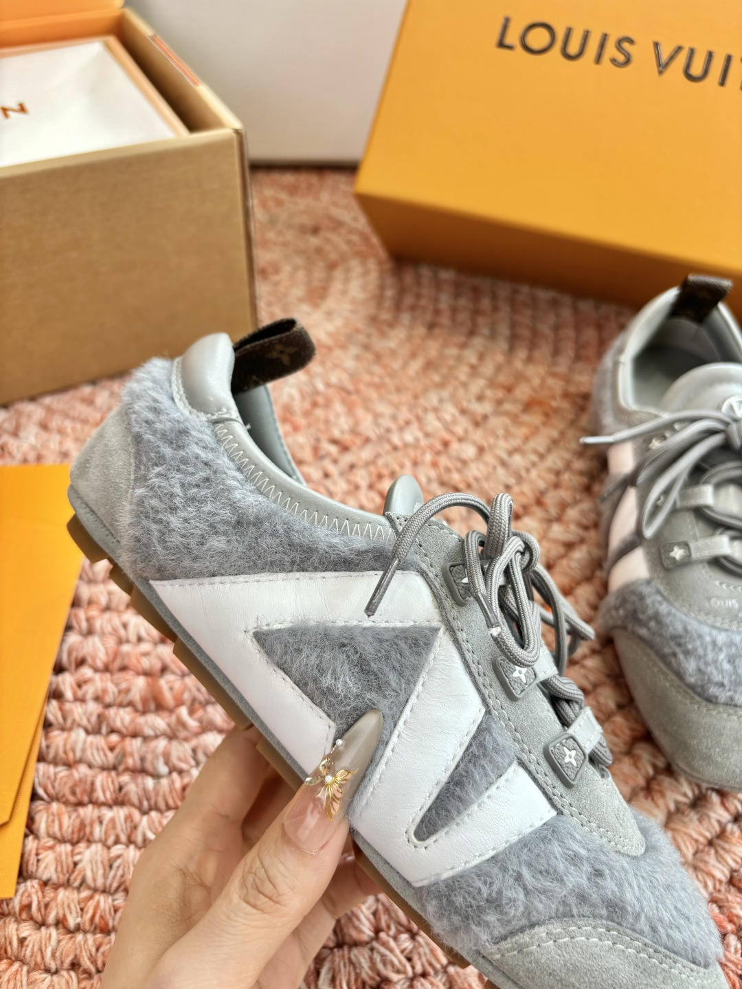 🌾G000所见即所得2026年春夏秀场上推出的 LV Footprint Soccer 芭蕾运动鞋是 P