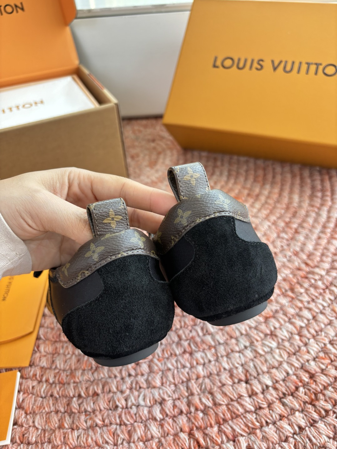 🌾G000所见即所得2026年春夏秀场上推出的 LV Footprint Soccer 芭蕾运动鞋是 P