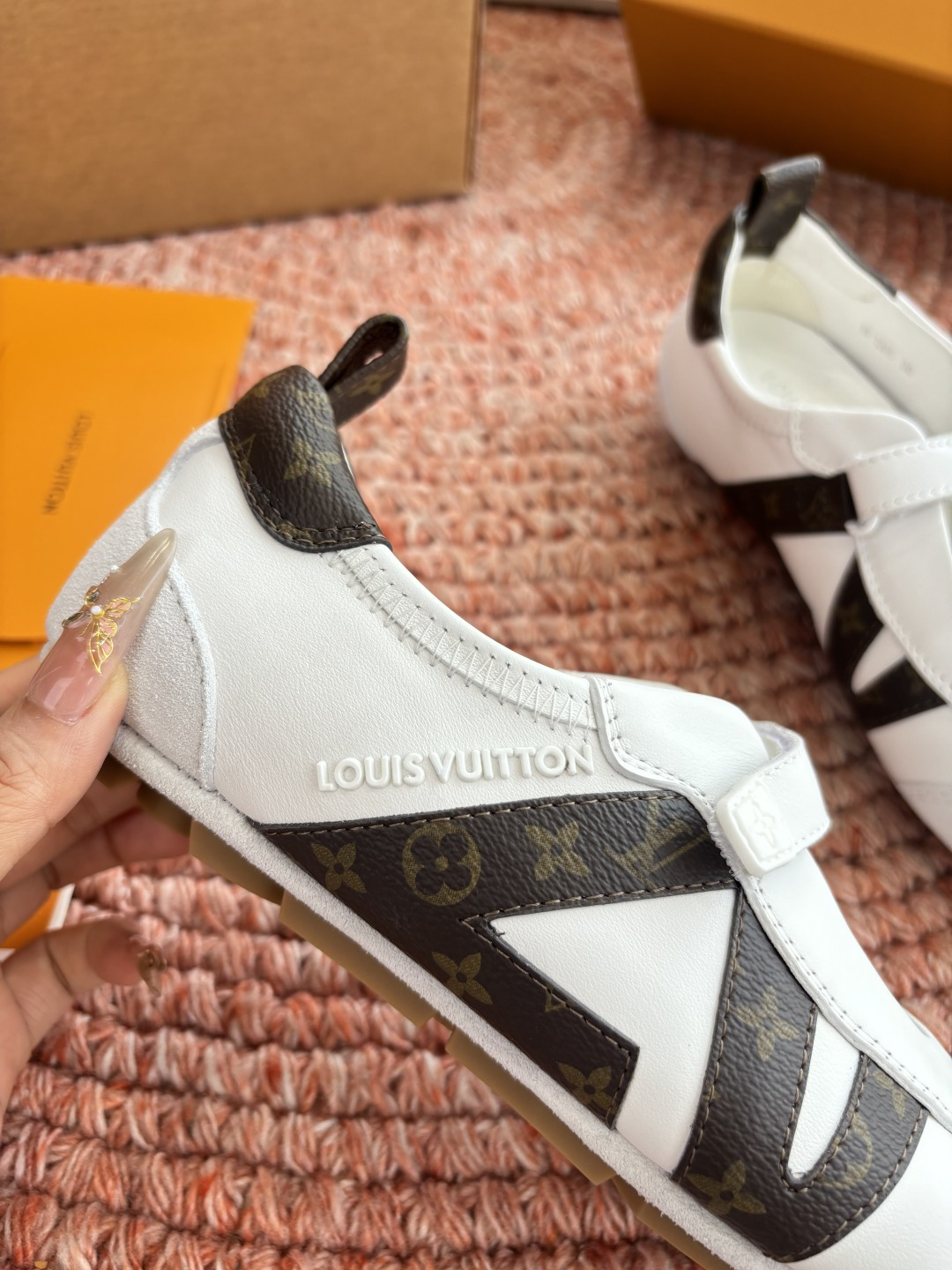 🌾G000所见即所得2026年春夏秀场上推出的 LV Footprint Soccer 芭蕾运动鞋是 P