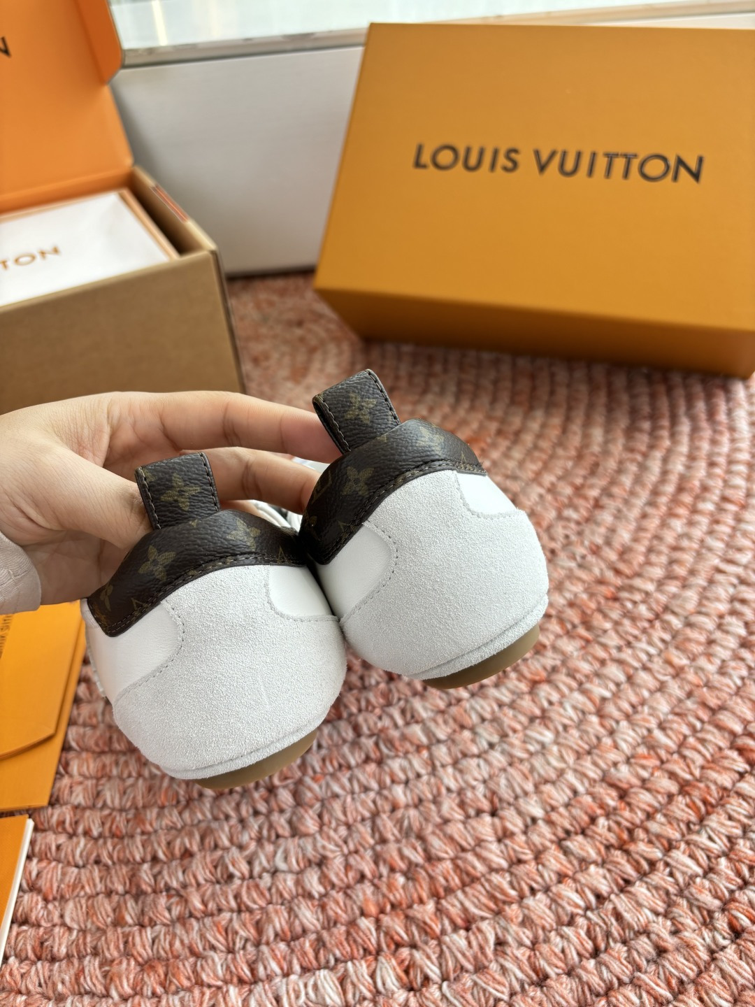 🌾G000所见即所得2026年春夏秀场上推出的 LV Footprint Soccer 芭蕾运动鞋是 P