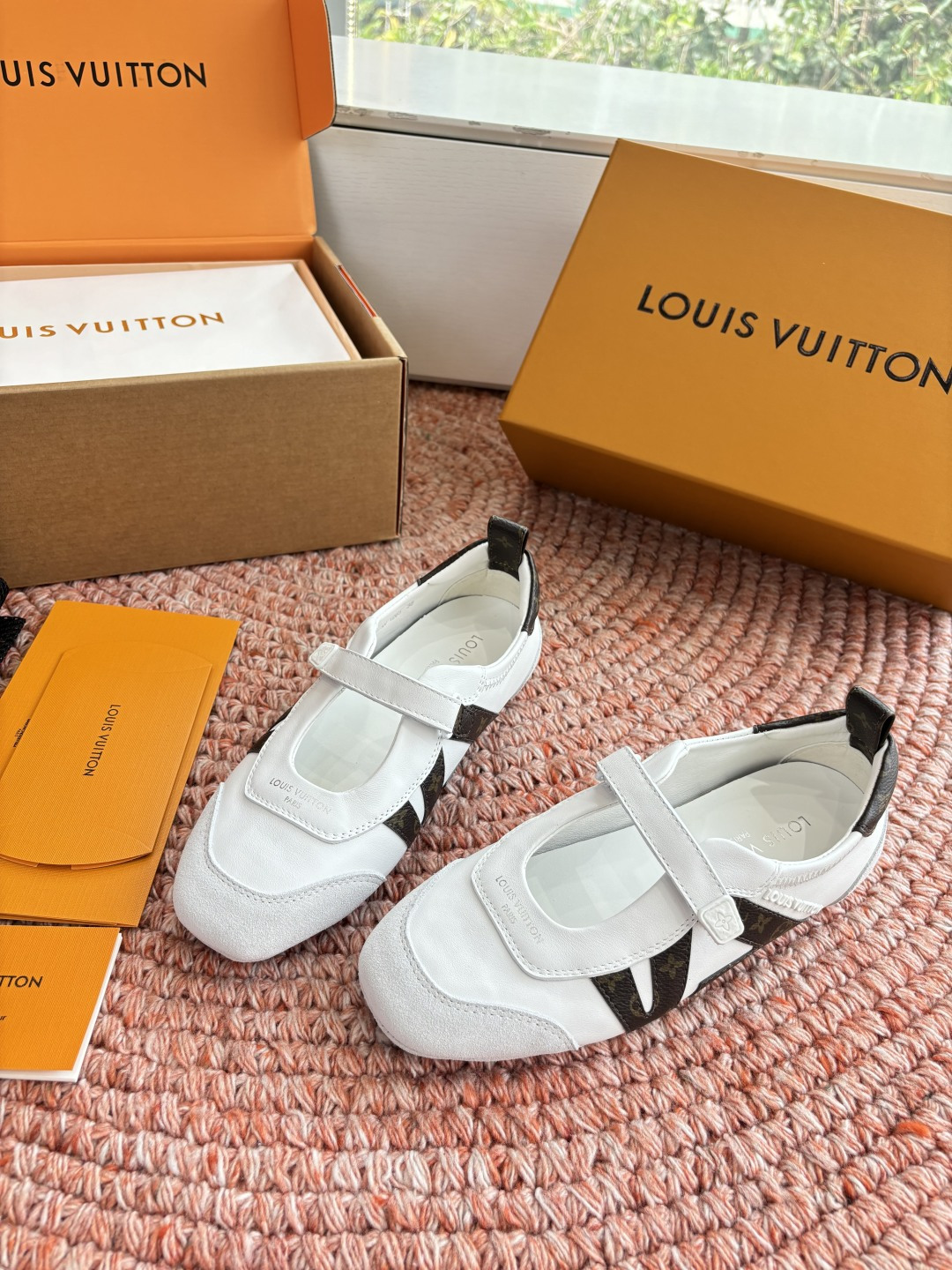 🌾G000所见即所得2026年春夏秀场上推出的 LV Footprint Soccer 芭蕾运动鞋是 P
