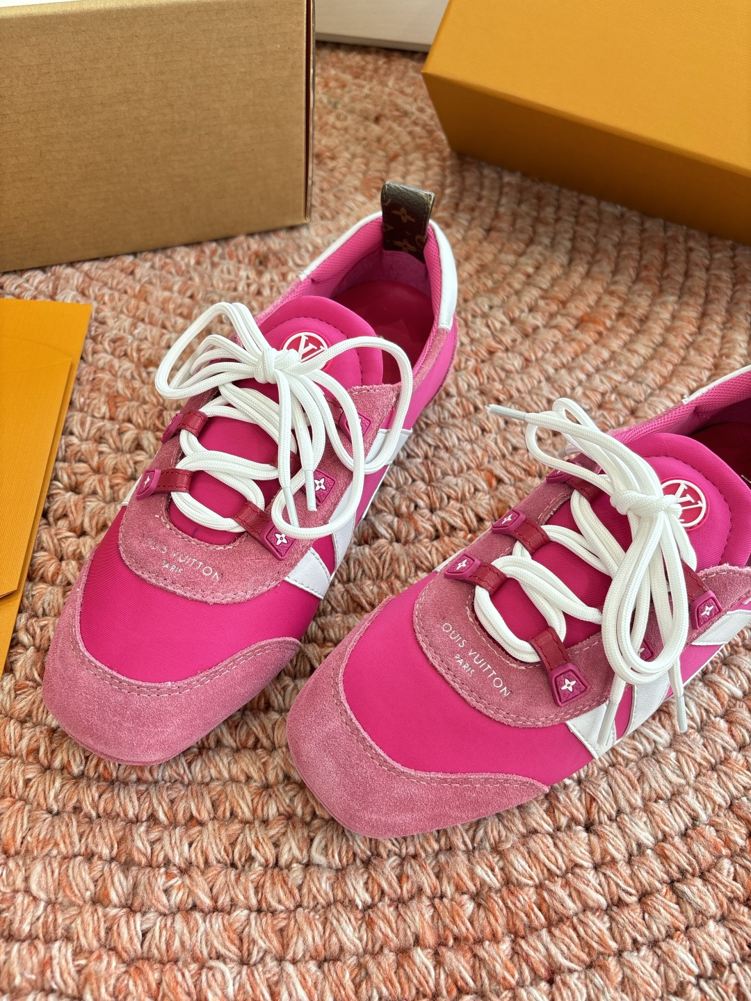 🌾G000所见即所得2026年春夏秀场上推出的 LV Footprint Soccer 芭蕾运动鞋是 P