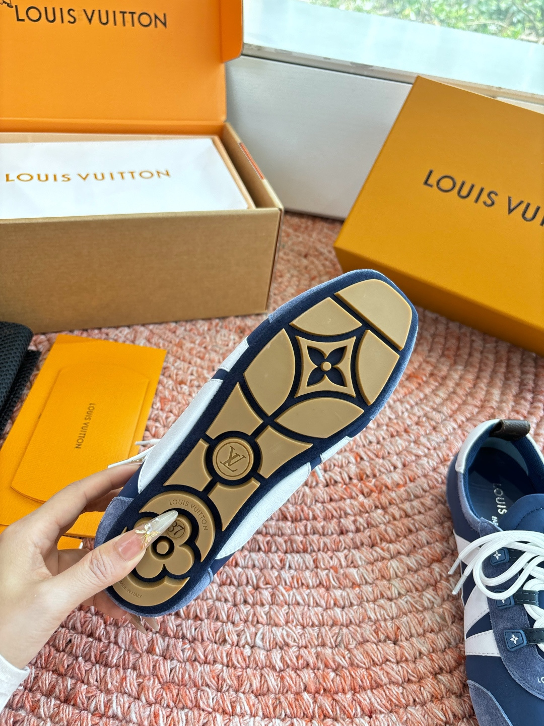🌾G000所见即所得2026年春夏秀场上推出的 LV Footprint Soccer 芭蕾运动鞋是 P