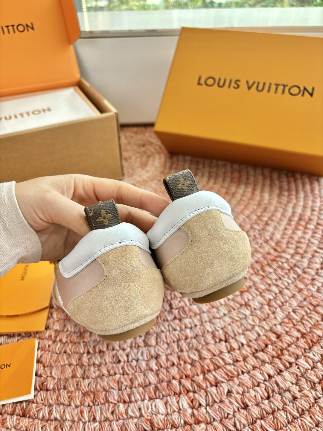 🌾G000所见即所得2026年春夏秀场上推出的 LV Footprint Soccer 芭蕾运动鞋是 P